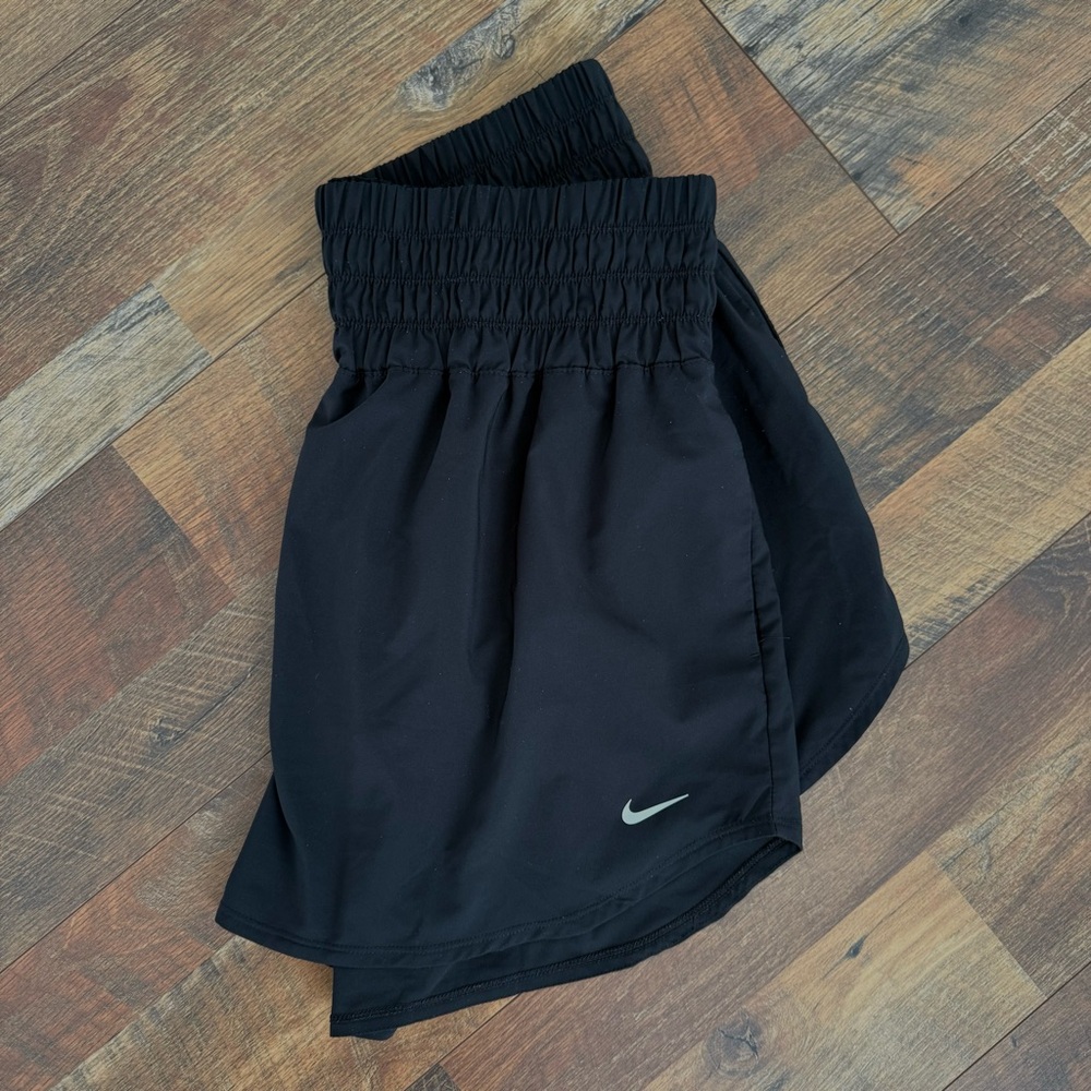 Nike Dri-FIT Ultra High-Waisted 3” Shorts